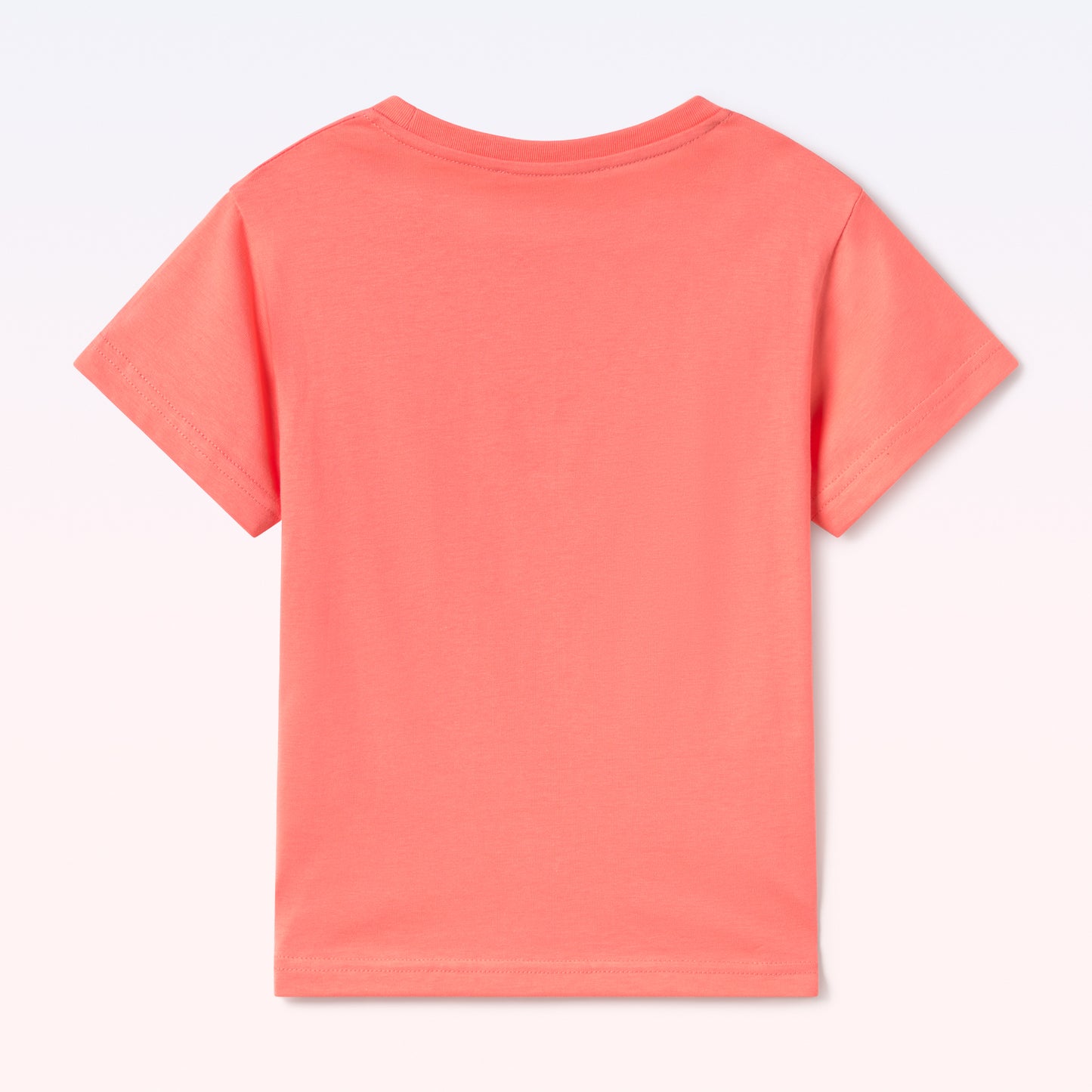 T -shirt is Vedá Niño
