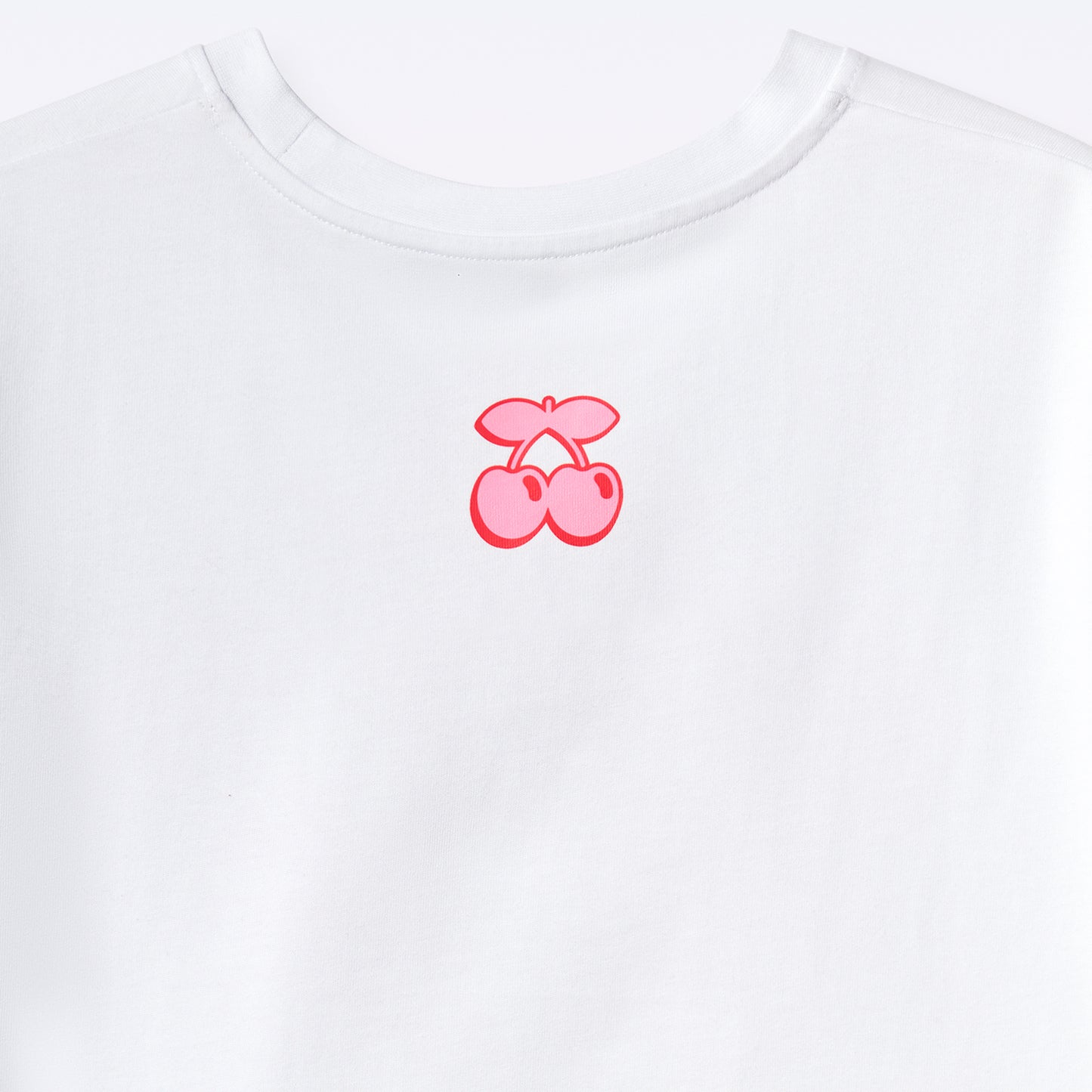 CROP WOMAN CHERRY LIPS